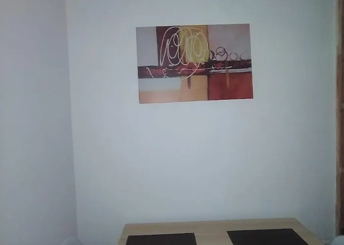 On Meretyna Street - між вокзалом і центром * リヴィウ