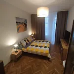On Meretyna Street - між вокзалом і центром Lviv