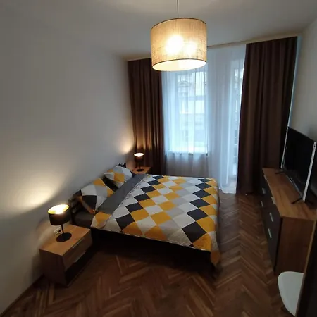 On Meretyna Street - між вокзалом і центром * Lviv