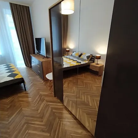 On Meretyna Street - між вокзалом і центром Apartman